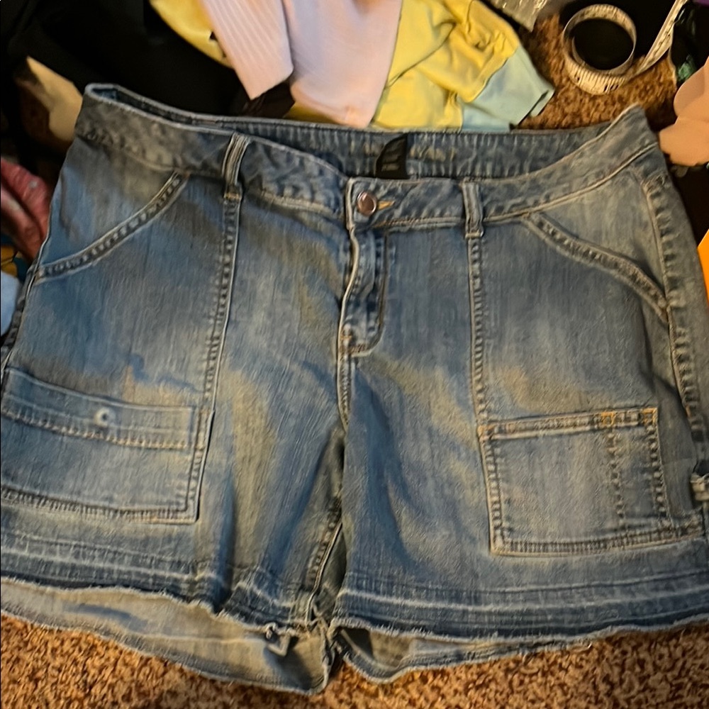 Lane Bryant Factory Frayed Hem Distressed Denim Shorts Summer Staple